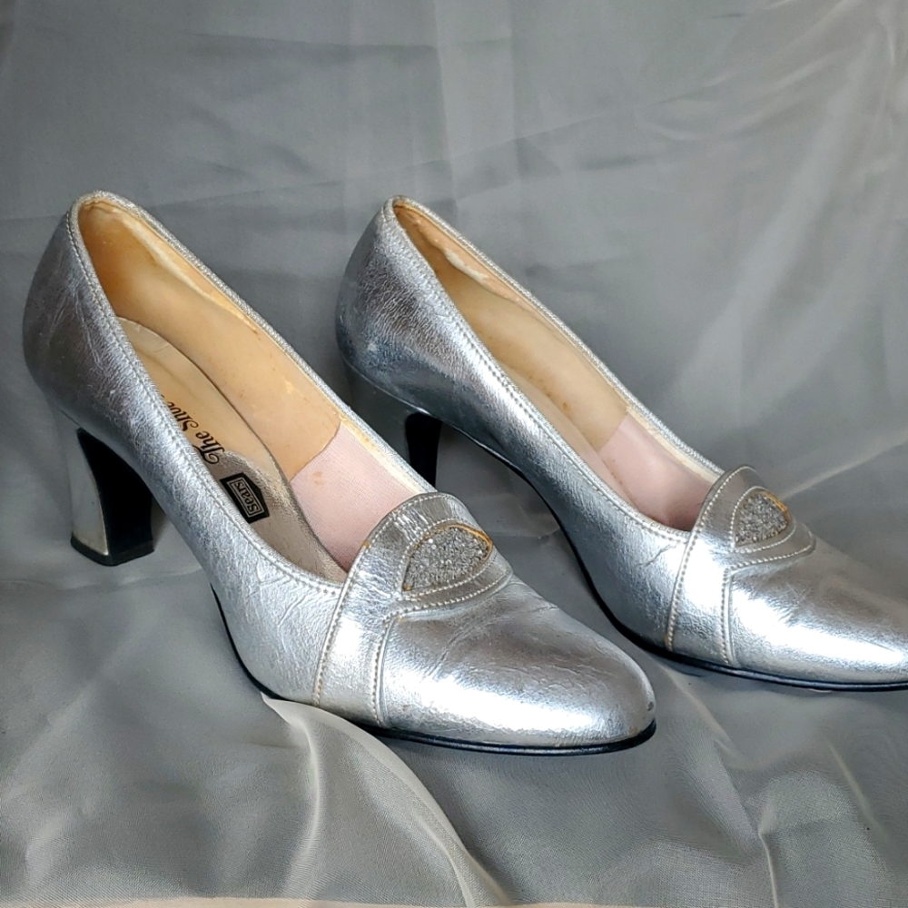 Retro women's S6.5 heels